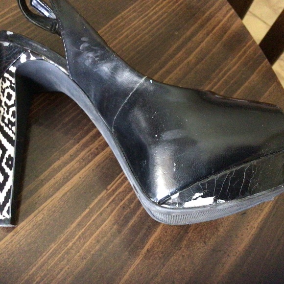 Preowned Black/White Jessica Simpson Peep toe 5’ high Size 7B - Picture 4 of 10